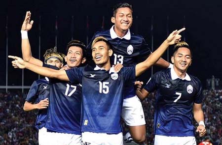 Campuchia giành vé dự vòng bảng giải bóng đá AFF Cup 2016.
